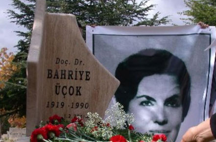 6 Ekim 1990 – Bahriye Üçok kendisine gönderilen bombalı paketin patlaması sonucu hayatını kaybetti.