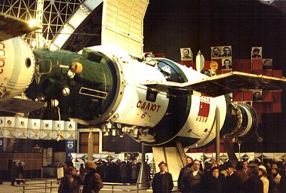 11 Ekim 1980 - 9 Nisan 1980 tarihinde fırlatılan Soyuz 35 uzay aracı, uzay istasyonu Salyut 6 ile kenetlendi.