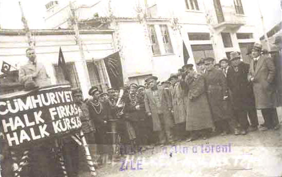 10 Kasım 1924 - Halk Fırkası'nın adı Cumhuriyet Halk Fırkası olarak değiştirildi.