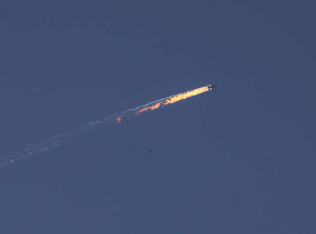 VİDEO | Türkiye, Suriye sınırında Rusya savaş uçağını düşürdü