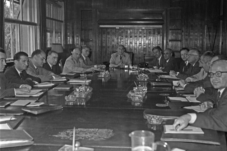13 Kasım 1960 - MBK kendini feshedip bu 14 üyeyi görevden alarak tekrar kuruldu.