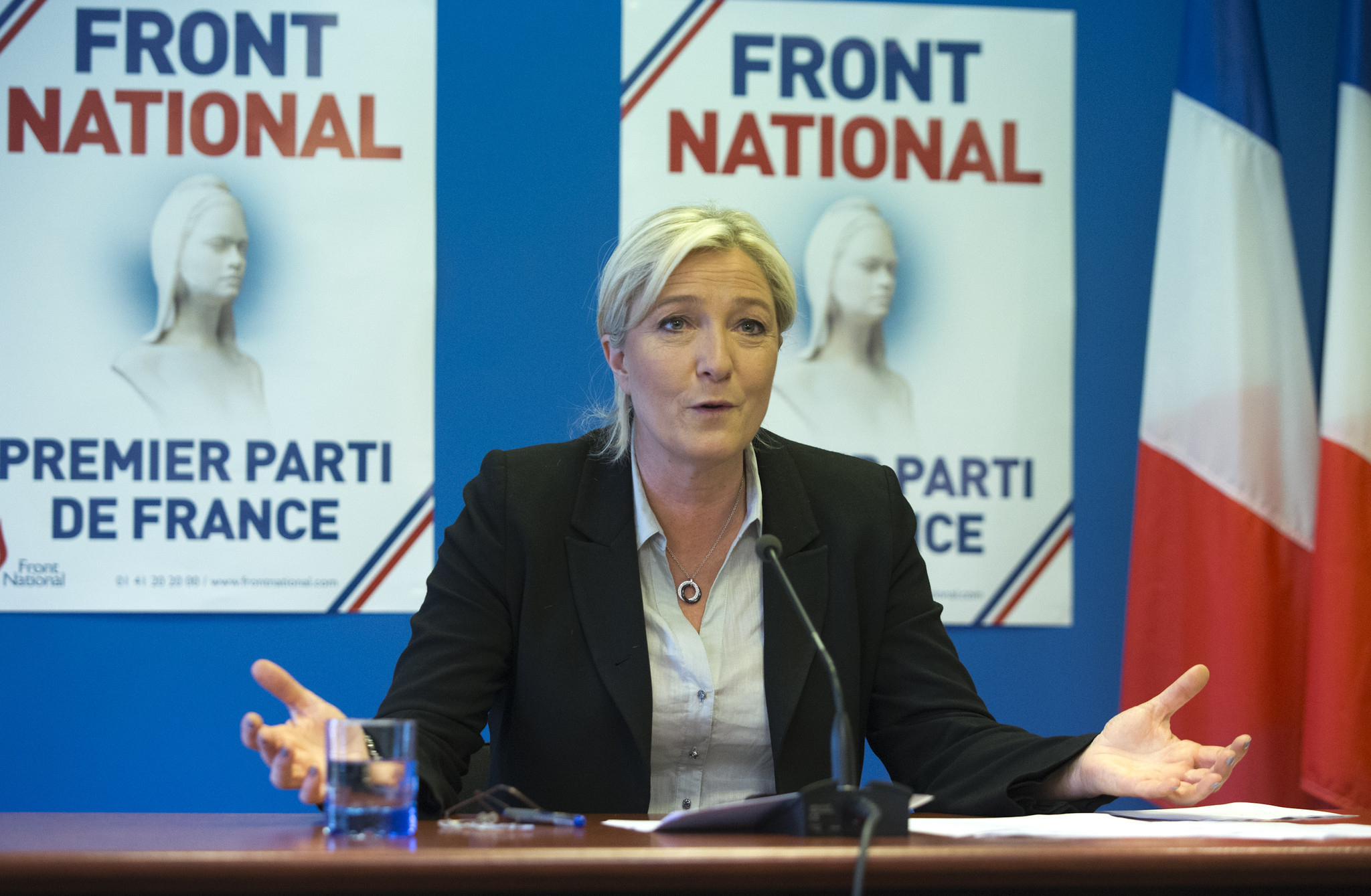 Fransa'da bölgesel seçimlerin ilk turu aşırı sağcı Ulusal Cephe'nin