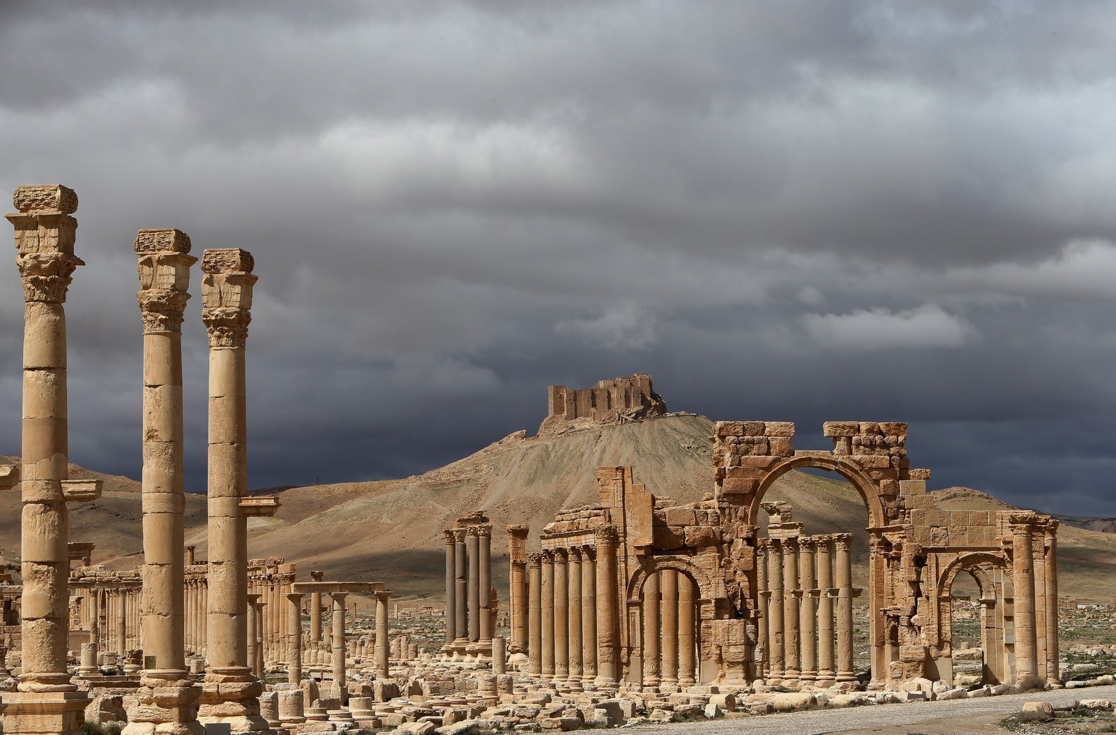 Suriye ordusu IŞİD kontrolündeki Palmira'ya girdi