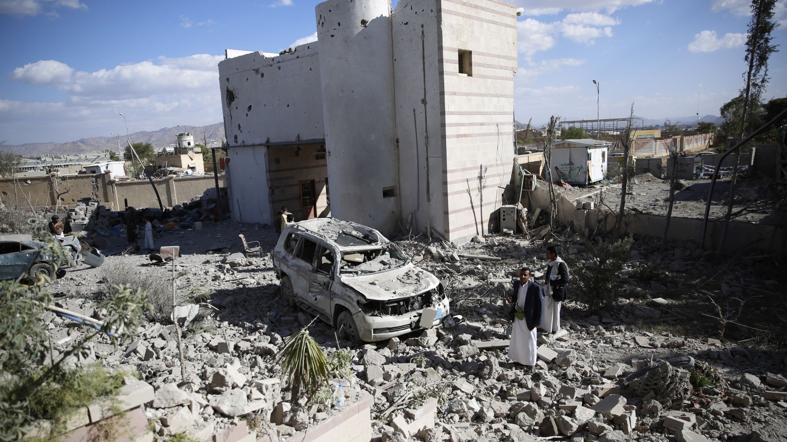 Suudiler Yemen’de yine hastane vurdu