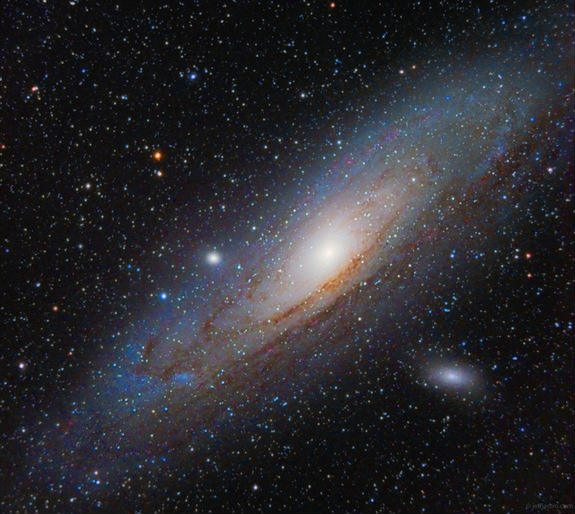 Andromeda Galaksisi yıldız çevrelerinden gelen gazları yutuyor