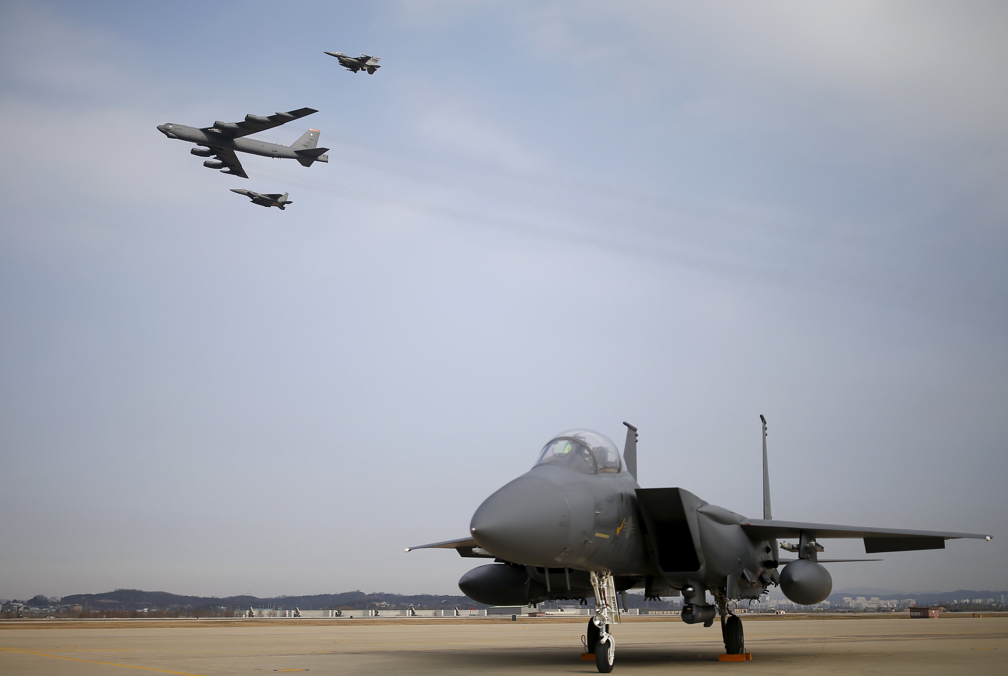 Küresel haydut, Kore'de B-52'lerle provokasyon peşinde