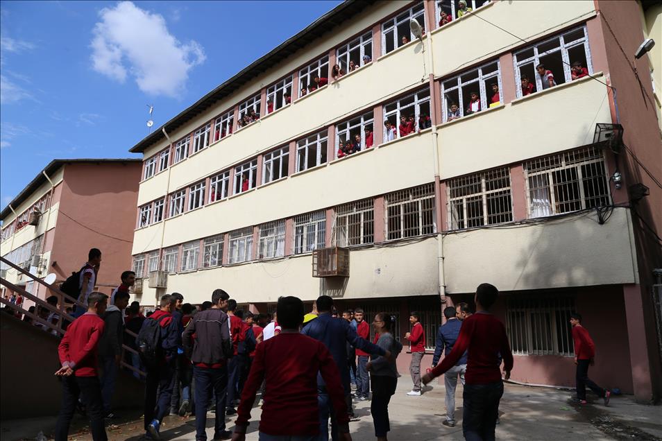 Diyarbakır'da okul bahçesinde patlama: 5 çocuk yaralandı