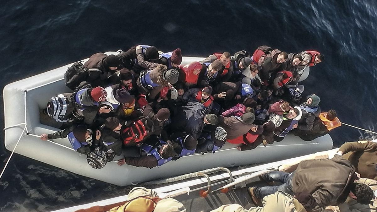 Göçmenleri taşıyan tekne battı: 90 ölü!
