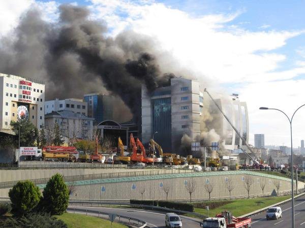İstanbul Maltepe’de yangın, mahsur kalanlar var