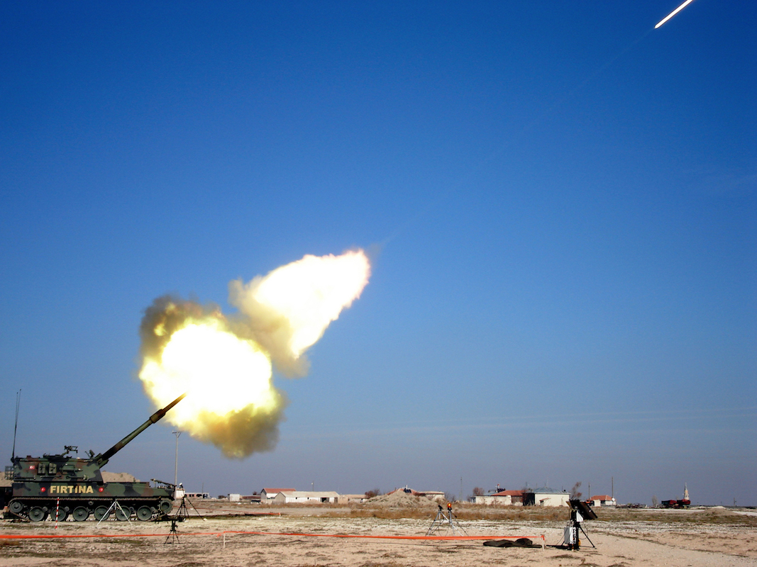 Davutoğlu: Suriye ve Irak'taki IŞİD hedefleri vuruldu