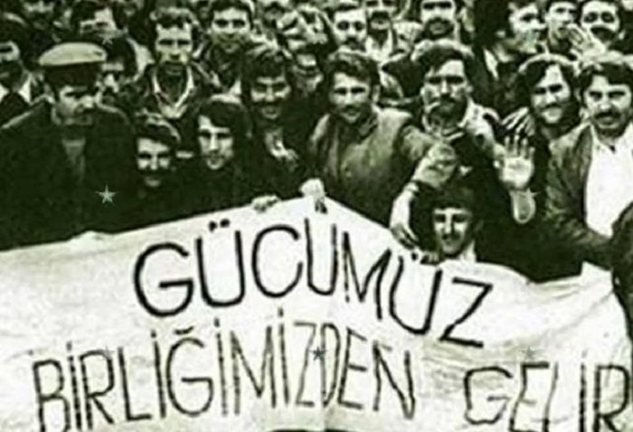 2 Şubat 1957 - İstanbul İşçi Sendikaları Birliği bir bildiri yayımlayarak grev hakkı istedi.