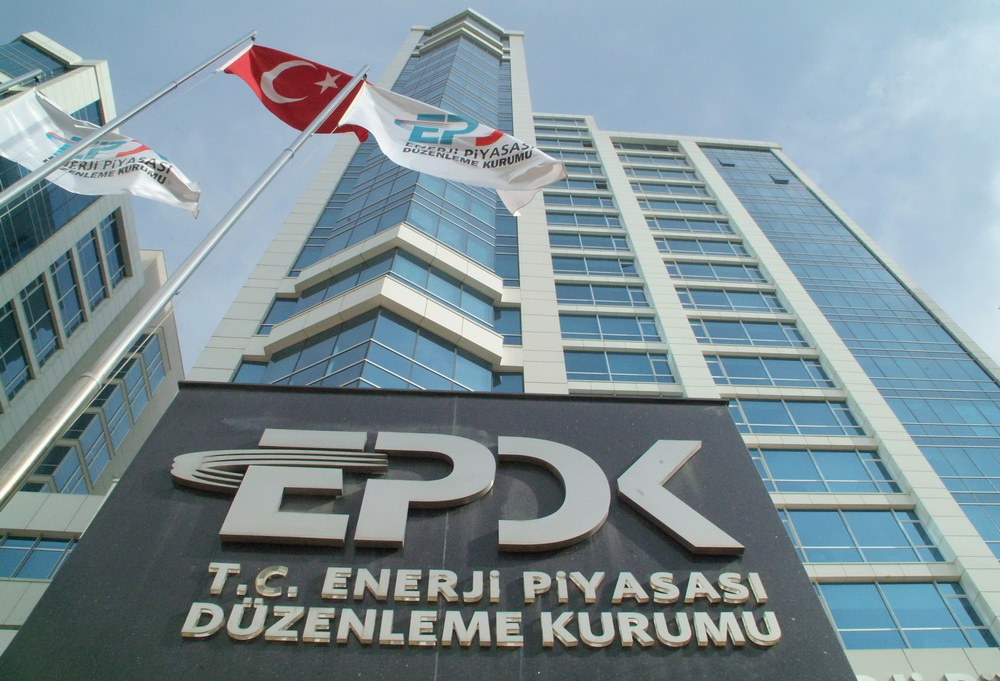 Bakan yakalandı: EPDK raporu benzin ve motorindeki vergi gerçeğini gösteriyor