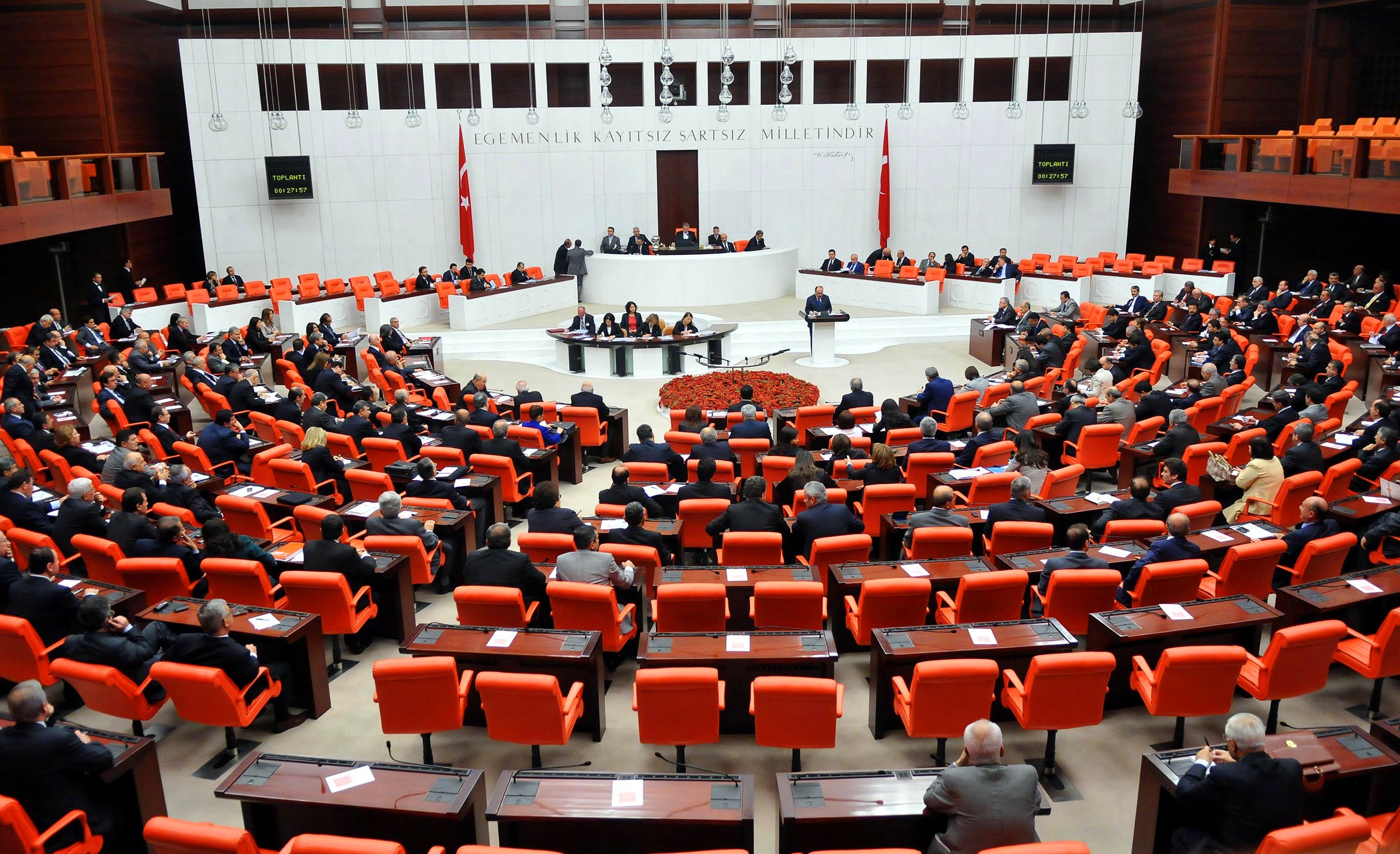 AKP'lilerden Meclis'te 