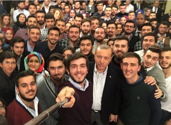 Erdoğan'a soru soran gençlerin kimliği ortaya çıktı
