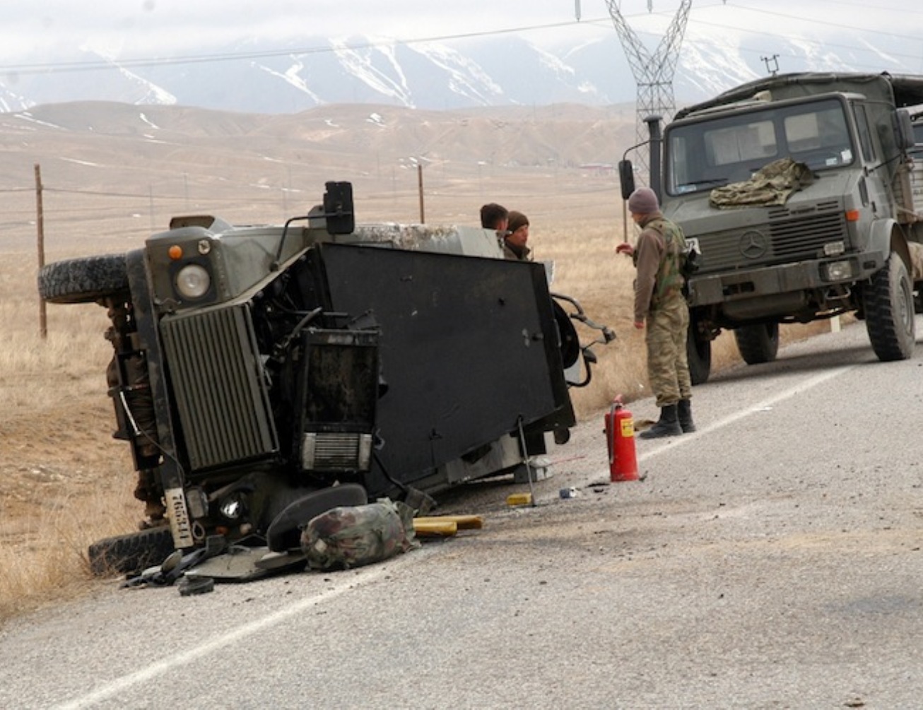 Nusaybin'de zırhlı araca saldırı: 1 asker hayatını kaybetti