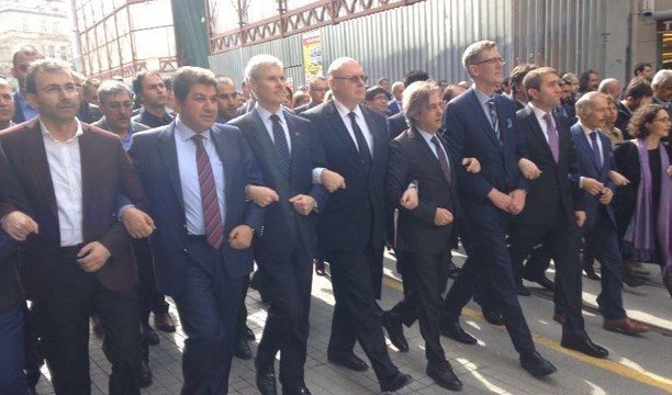 Başkonsoloslar İstiklal Caddesi’nde yürüdü