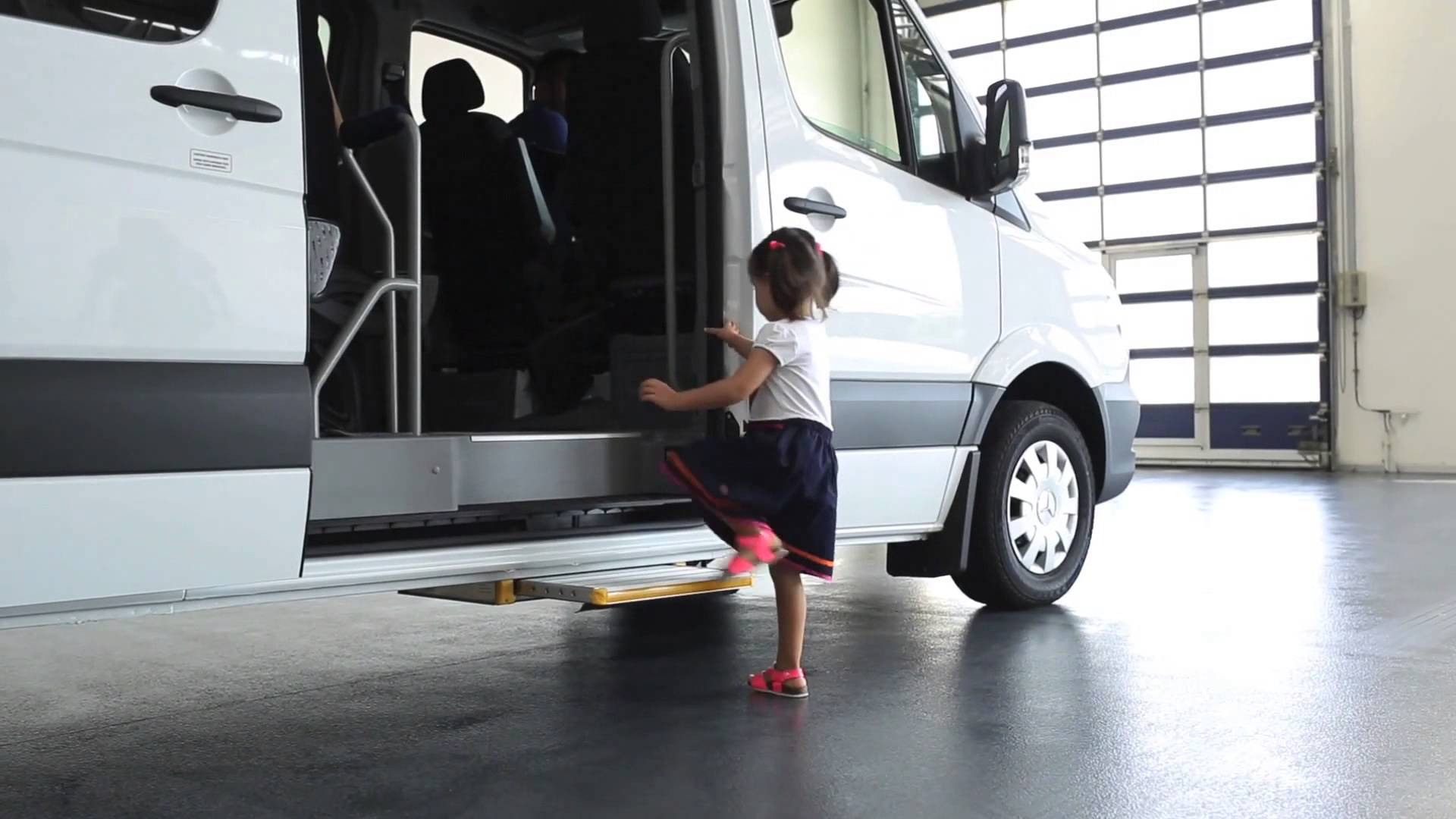 Servis sürücüsü 3 öğrenciye cinsel istismardan tutuklandı