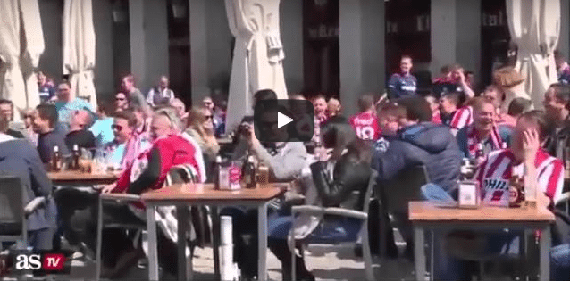 VİDEO | PSV taraftarından mültecilere insanlık dışı hareket
