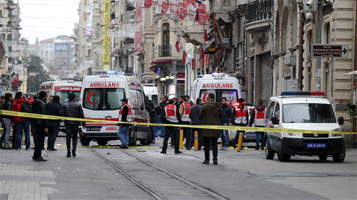 #Taksim İstiklal Caddesi'nde patlama: 5 kişi hayatını kaybetti 37 kişi yaralandı