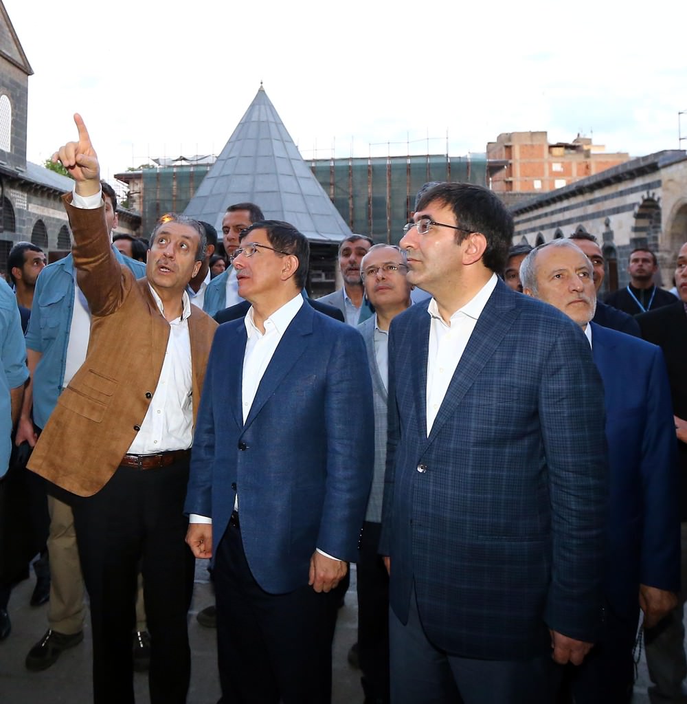 Davutoğlu: Çözüm süreci bitmedi