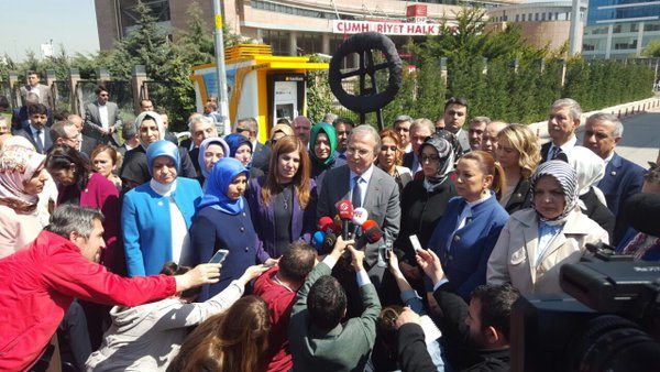 AKP'li kadınlar Ramazanoğlu eylemi yaptı, açıklamayı Şahin okudu