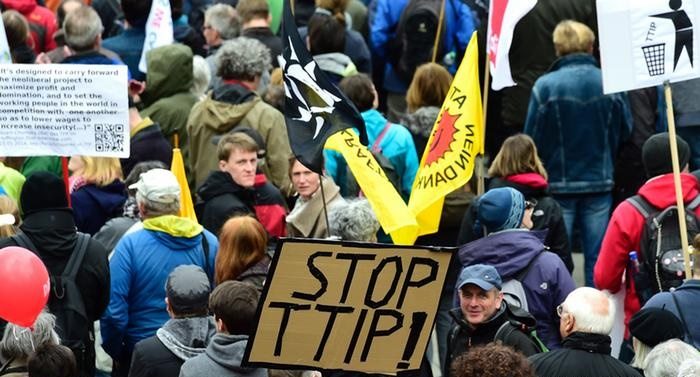 Almanya, Obama ziyareti öncesi TTIP’e karşı yürüdü
