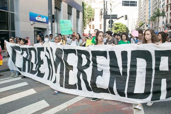 Brezilya'da liseliler hükümeti protesto etti