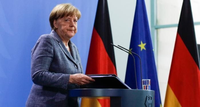 Alman mizahçılar Merkel için de şarkı yaptı