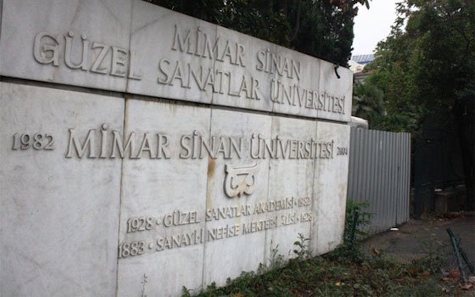 Mimar Sinan öğrencilerinin evlerine polis baskını