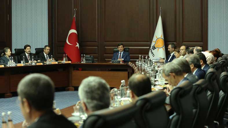 Davutoğlu'nun atama yetkisi elinden alındı: AKP'de 