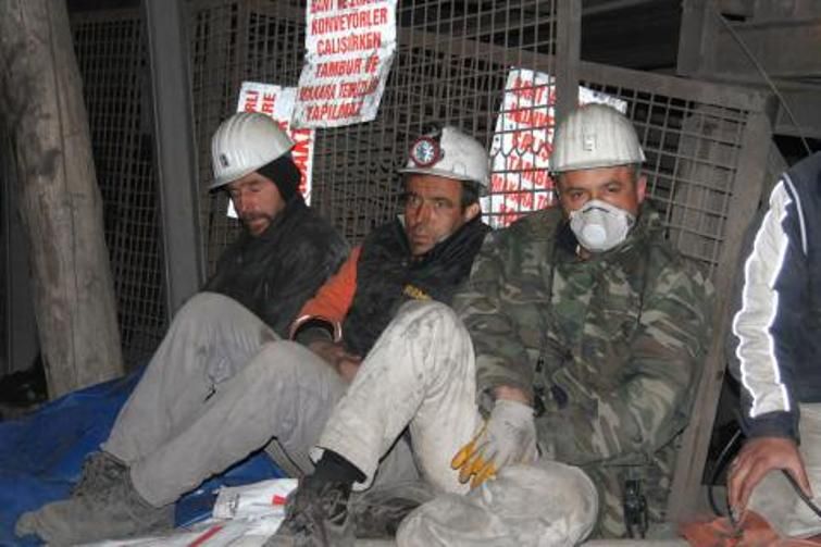 Açlık grevindeki 34 madenci hastaneye kaldırıldı