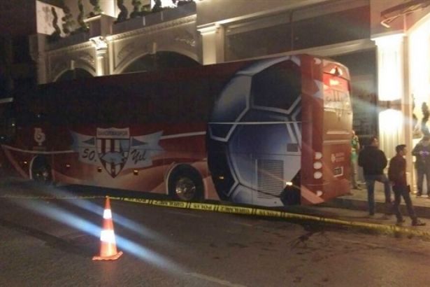 Bandırmaspor otobüsüne silahlı saldırı