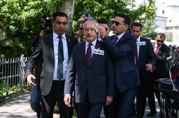 CHP lideri Kılıçdaroğlu'na yumurtalı saldırı