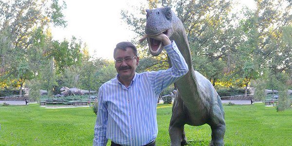 Gökçek para saçmaya devam ediyor: Ankara'ya 15 milyon TL'ye heykeller