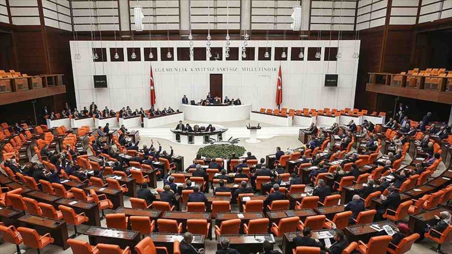 CHP'nin milletvekili sayısı ilk günden 2 azaldı