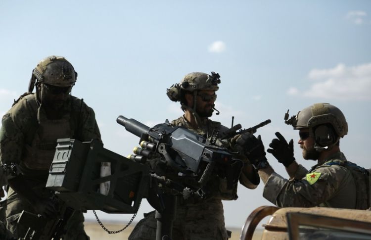 Rakka'da YPG armalı ABD askerleri