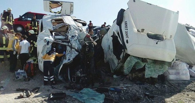 Konya'da feci kaza: 10 kişi yaşamını yitirdi