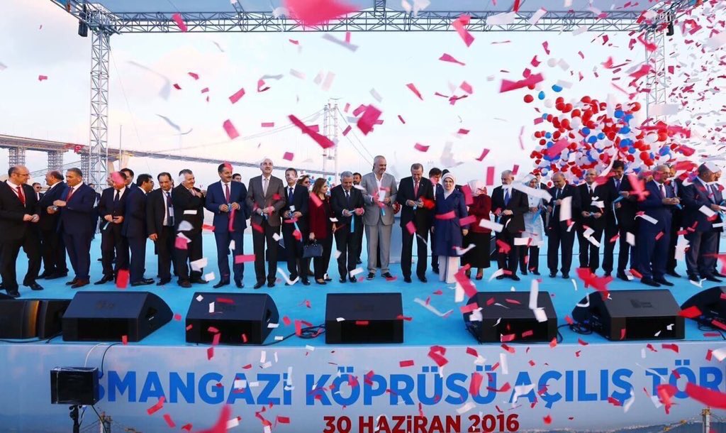 Saldırının üstünden 48 saat geçmedi: AKP'de konfetili, balonlu 'bayram sevinci'