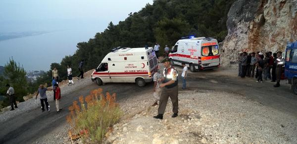 Antalya'da işçileri taşıyan araç uçuruma yuvarlandı: Çok sayıda yaralı var