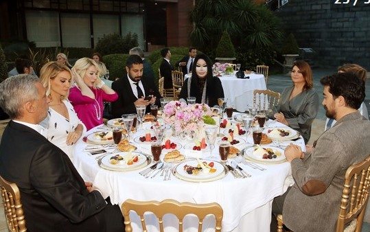 Ünlülerin katıldığı, sanatçıların katılmadığı Erdoğan yemeği