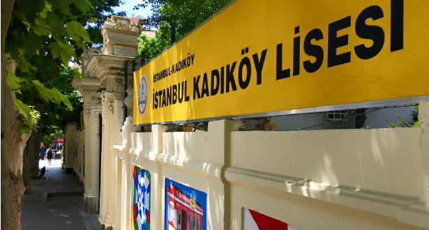 Kadıköy Lisesi Müdüründen öğrenciye taciz: Kıyafetin tahrik edici, orucum bozulur