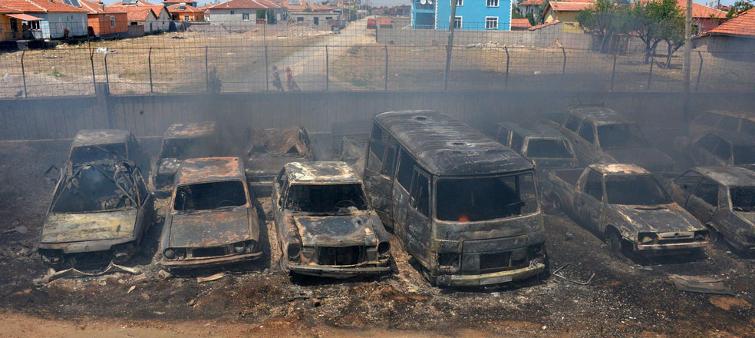 Konya'da yangın.. 70 araç kül oldu