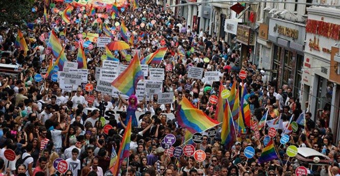Onur Yürüyüşü'nü yasaklayan İstanbul Valiliği'ne yanıt geldi