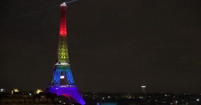 Eyfel Kulesi Orlando Katliamı anısına gökkuşağı renklerine büründü
