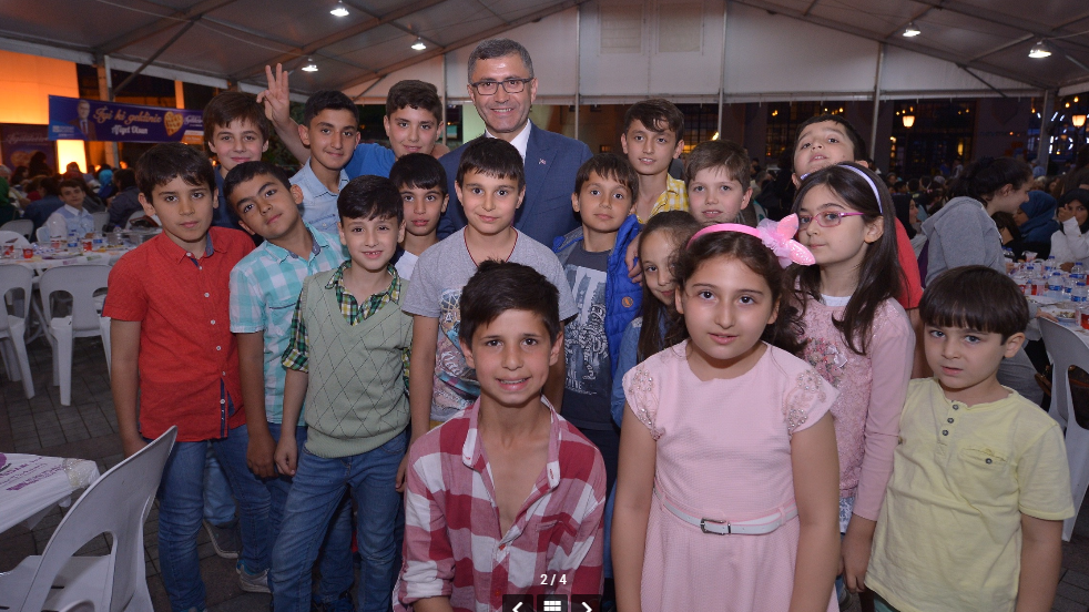 AKP'li belediye çocukları 'iftar'da buluşturdu