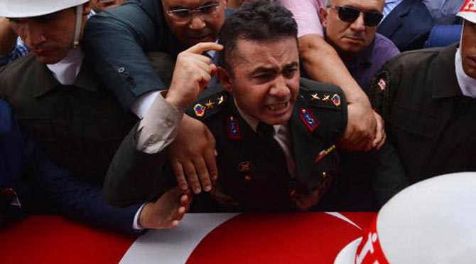 Yarbay Mehmet Alkan'a ordudan ihraç talebi