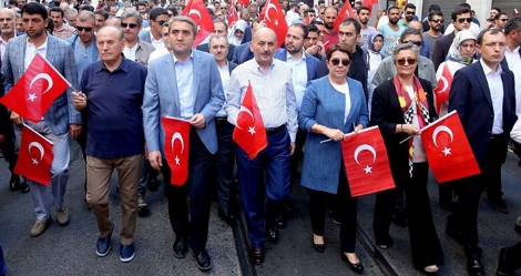 AKP heyeti Taksim'e yürüdü