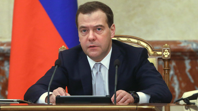 Medvedev beklenen imzayı attı
