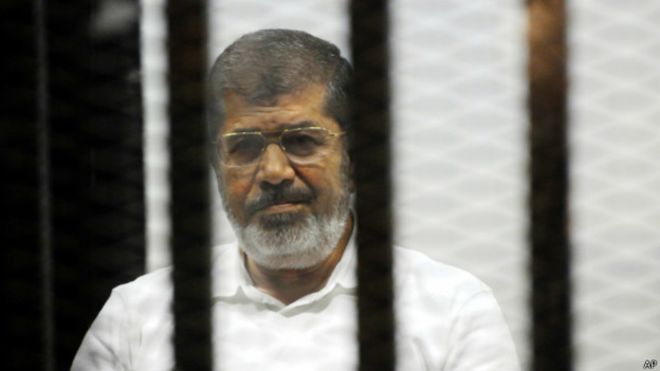 Mursi, 'resmen terörist' ilan edildi