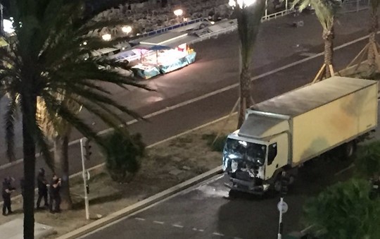 VİDEO | Fransa'nın Nice #BastilleDay de kamyonla saldırı anı